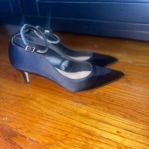 Badgley Mischka Black Women's kitten Heels